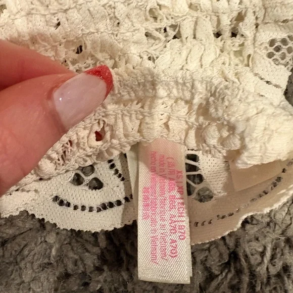 PINK Victoria's Secret White Lace Bralette - Picture 4 of 4